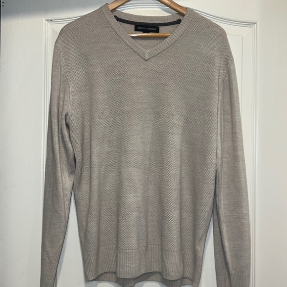 Men’s Tricots St Raphael V-Neck Textured Oatmeal Sweater - Picture 1 of 4